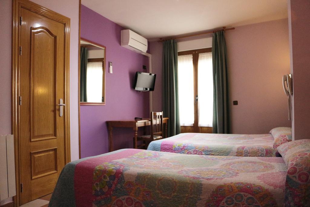 Hostal Don Jaime II Segovia Eksteriør bilde