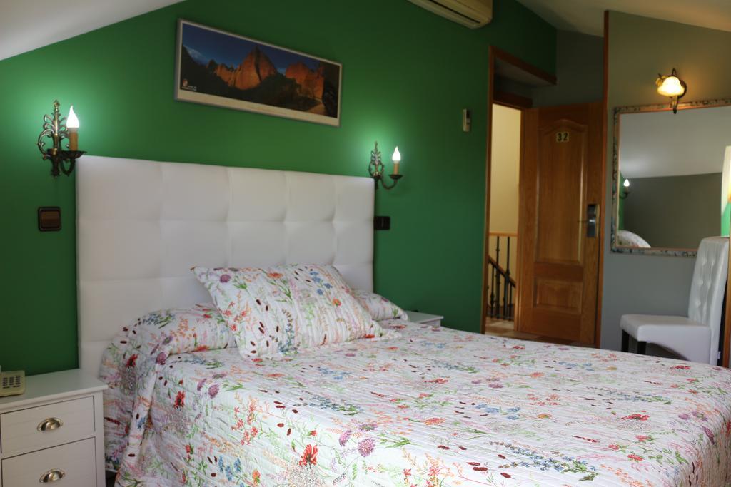 Hostal Don Jaime II Segovia Eksteriør bilde