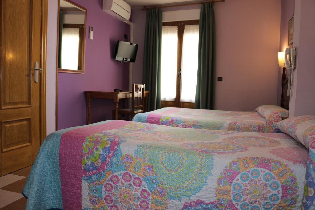 Hostal Don Jaime II Segovia Eksteriør bilde