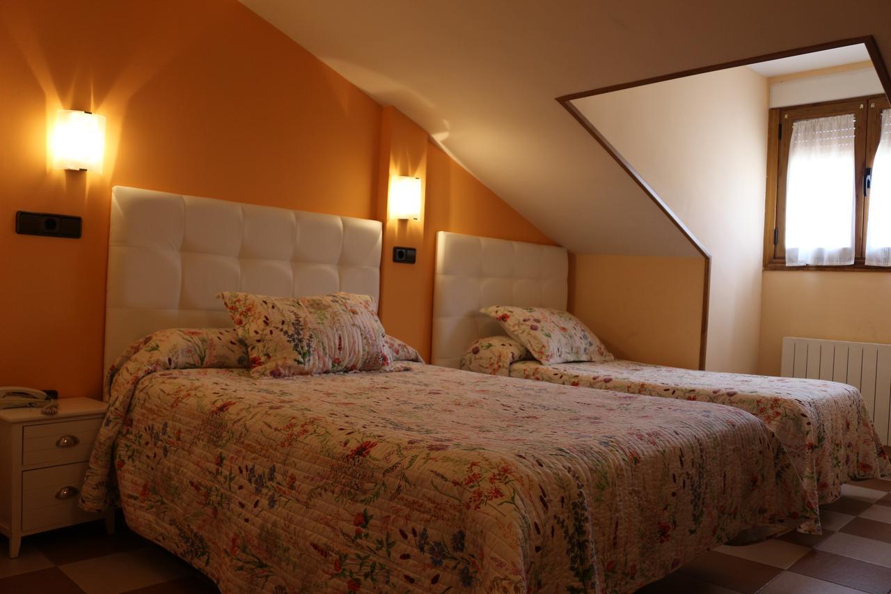 Hostal Don Jaime II Segovia Eksteriør bilde