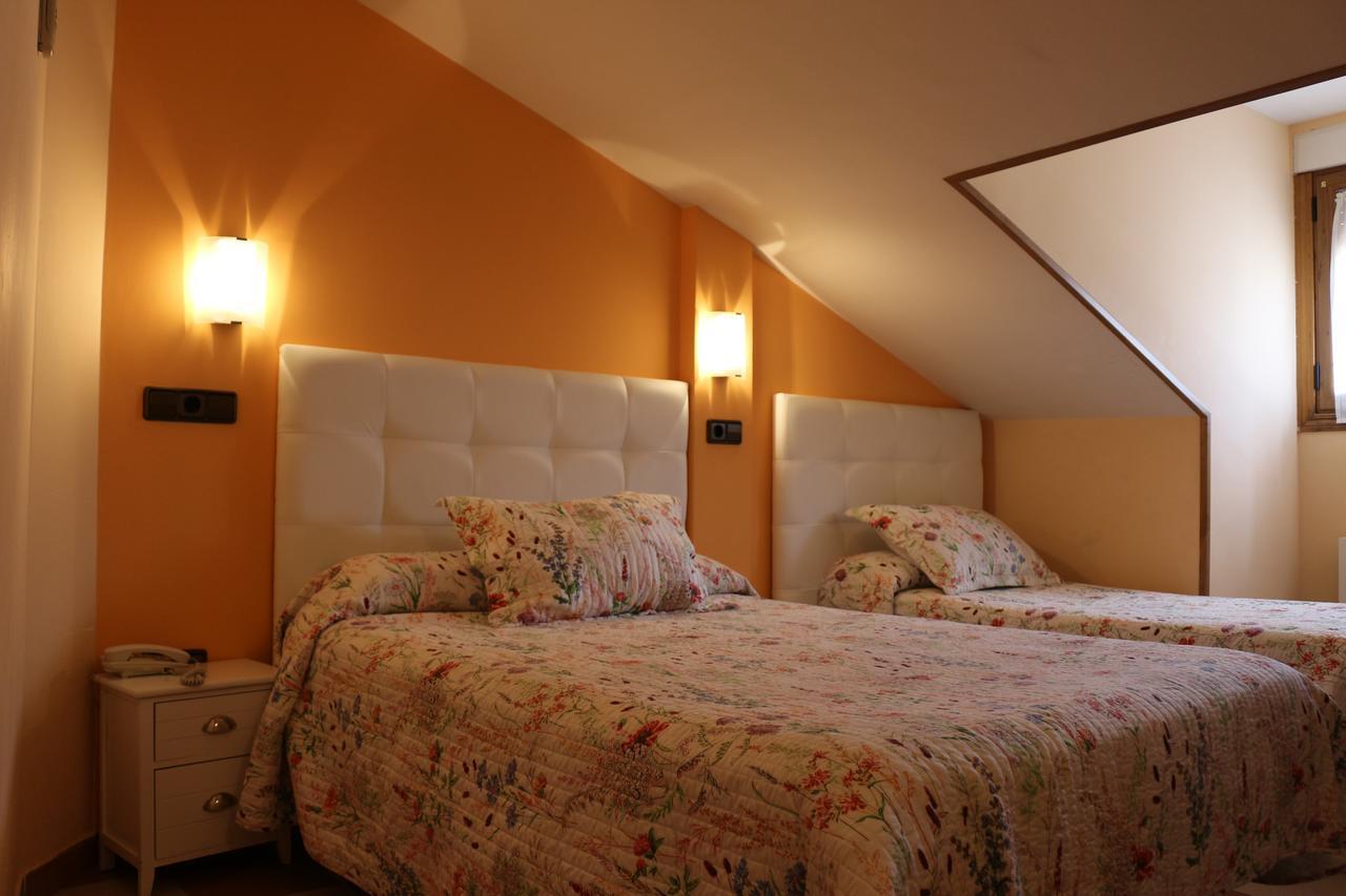 Hostal Don Jaime II Segovia Eksteriør bilde