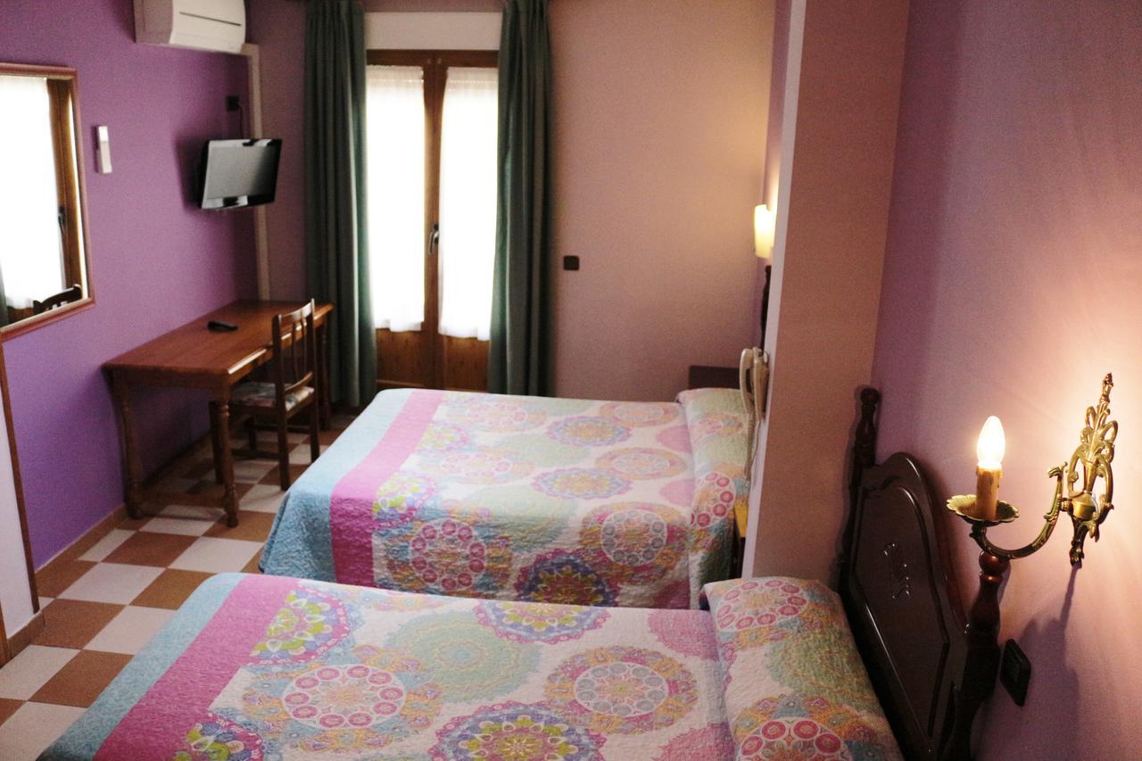 Hostal Don Jaime II Segovia Eksteriør bilde